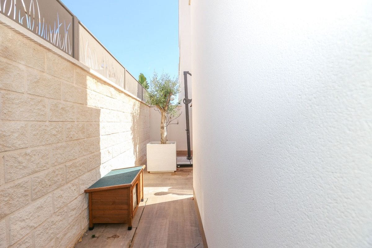 3 bedroom Villa for sale in Rojales - € 550,000 (Ref: 10017858)