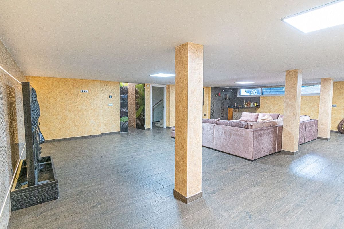5 slaapkamer Villa te koop in Torrevieja - € 1.170.000 (Ref: 10017859)