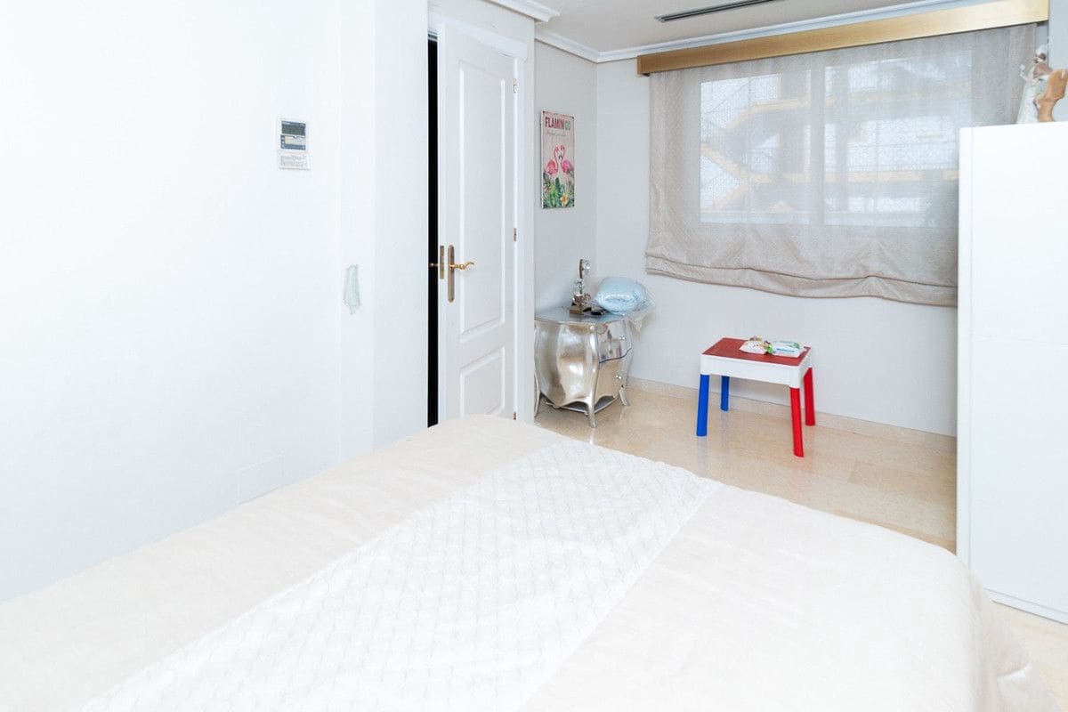 5 slaapkamer Villa te koop in Torrevieja - € 1.170.000 (Ref: 10017859)