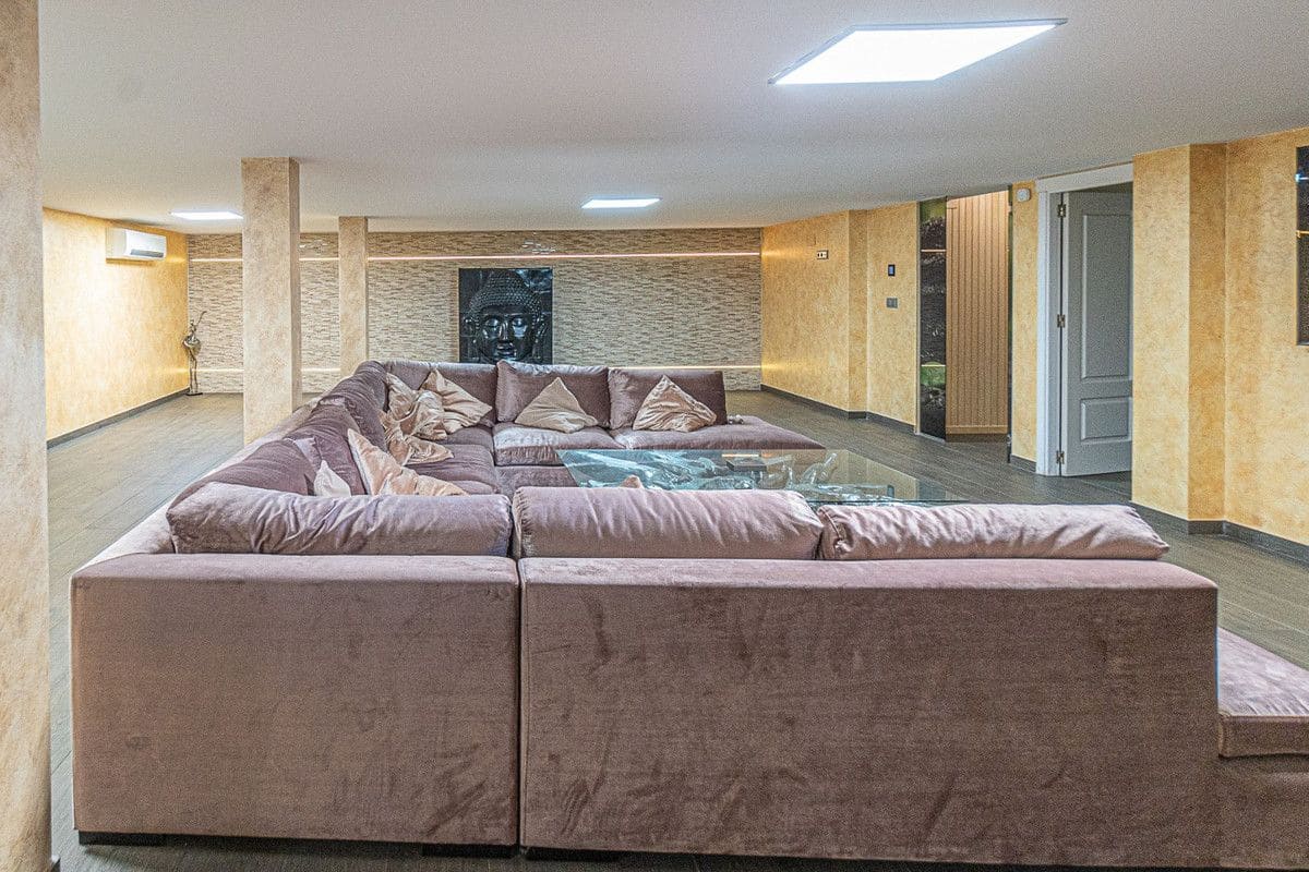 5 slaapkamer Villa te koop in Torrevieja - € 1.170.000 (Ref: 10017859)