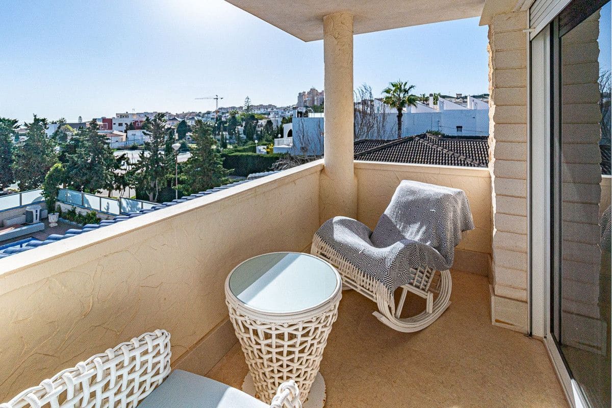 5 slaapkamer Villa te koop in Torrevieja - € 1.170.000 (Ref: 10017859)