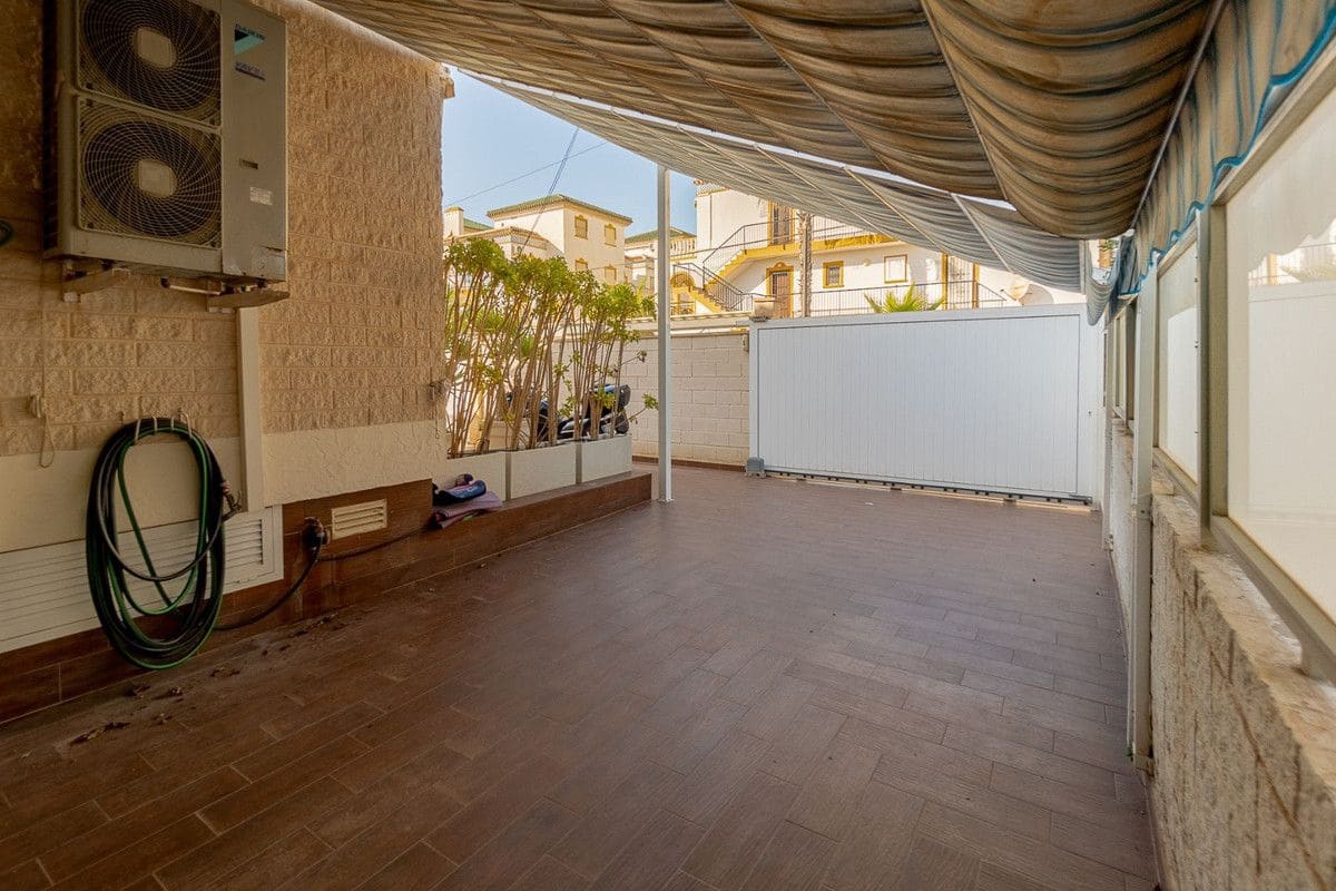 5 slaapkamer Villa te koop in Torrevieja - € 1.170.000 (Ref: 10017859)