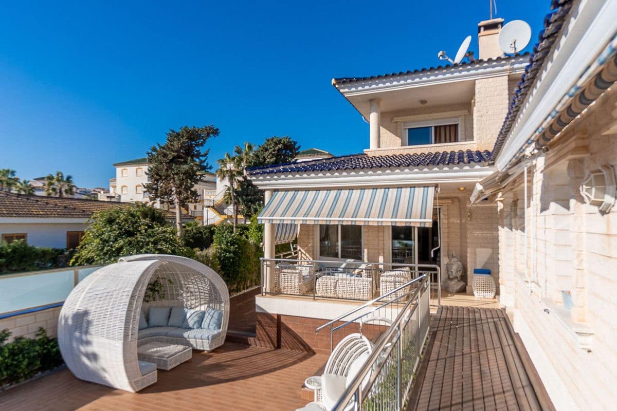 5 slaapkamer Villa te koop in Torrevieja - € 1.170.000 (Ref: 10017859)