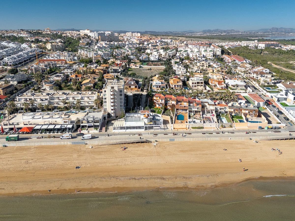 5 slaapkamer Villa te koop in Torrevieja - € 1.170.000 (Ref: 10017859)