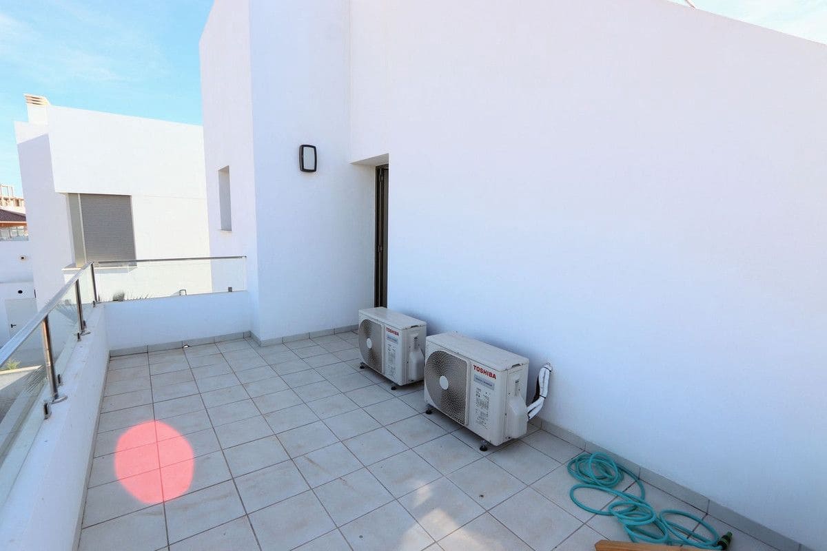 4 quarto Moradia para venda em Los Alcazares com piscina - 650 000 € (Ref: 10017862)