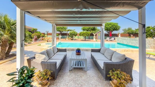 3 bedroom Villa for sale in Catral with pool - € 585,500 (Ref: 10017867)