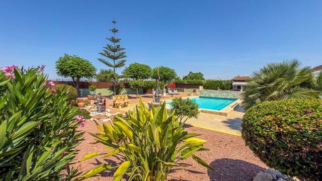 3 bedroom Villa for sale in Catral with pool - € 585,500 (Ref: 10017867)