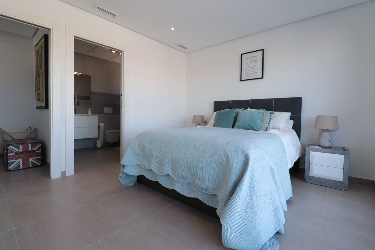3 bedroom Villa for sale in Benijofar with pool - € 695,000 (Ref: 10017870)