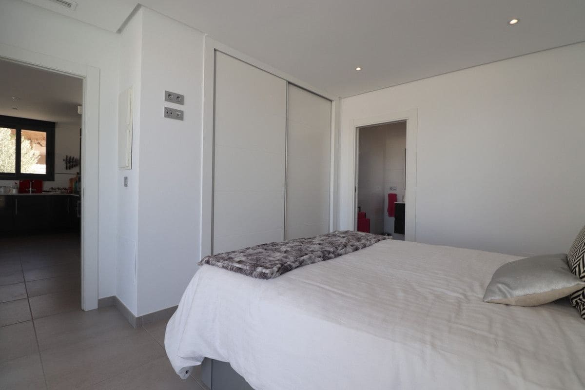 3 bedroom Villa for sale in Benijofar with pool - € 695,000 (Ref: 10017870)