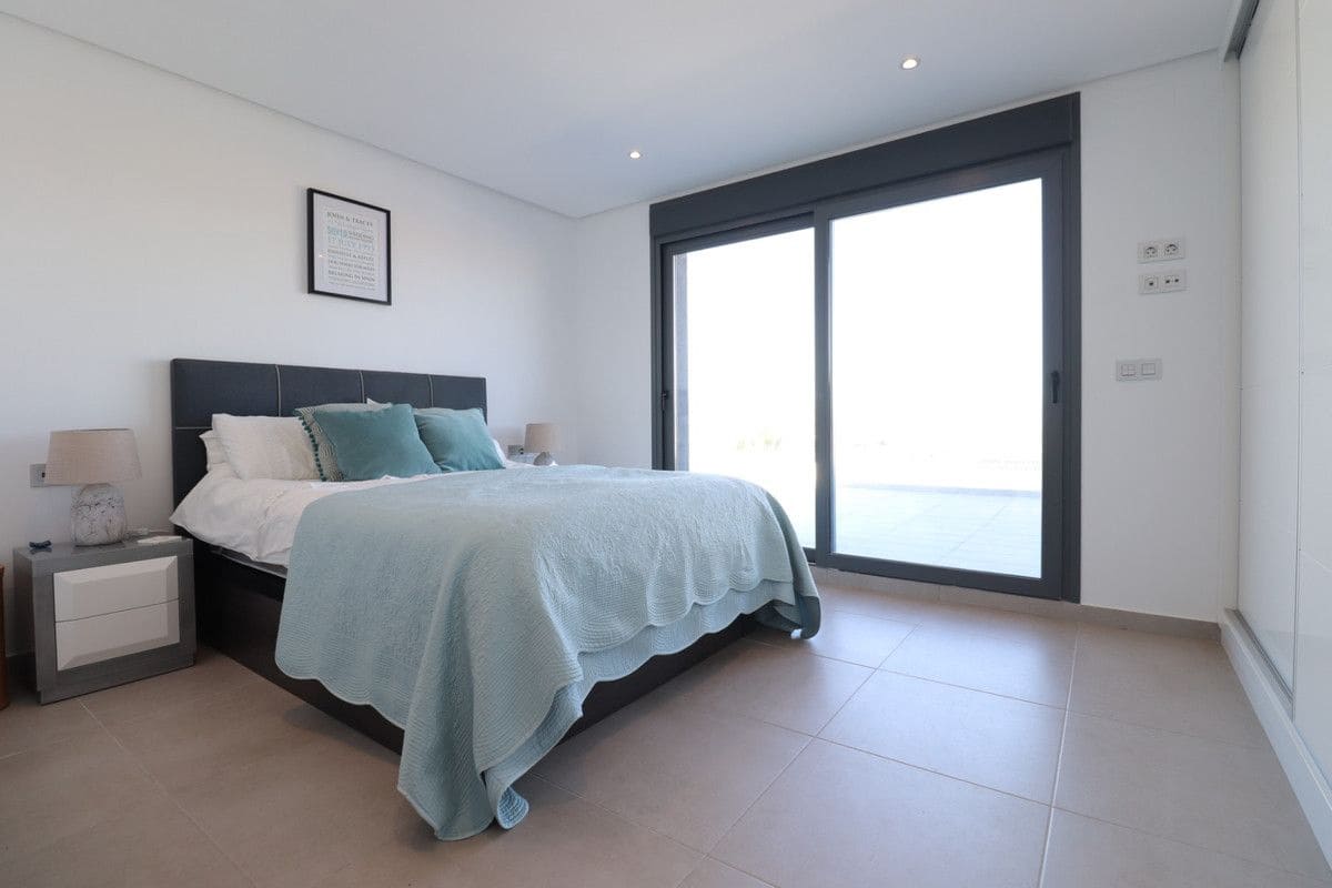 3 bedroom Villa for sale in Benijofar with pool - € 695,000 (Ref: 10017870)