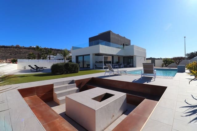 3 bedroom Villa for sale in Benijófar with pool - € 695,000 (Ref: 10017870)
