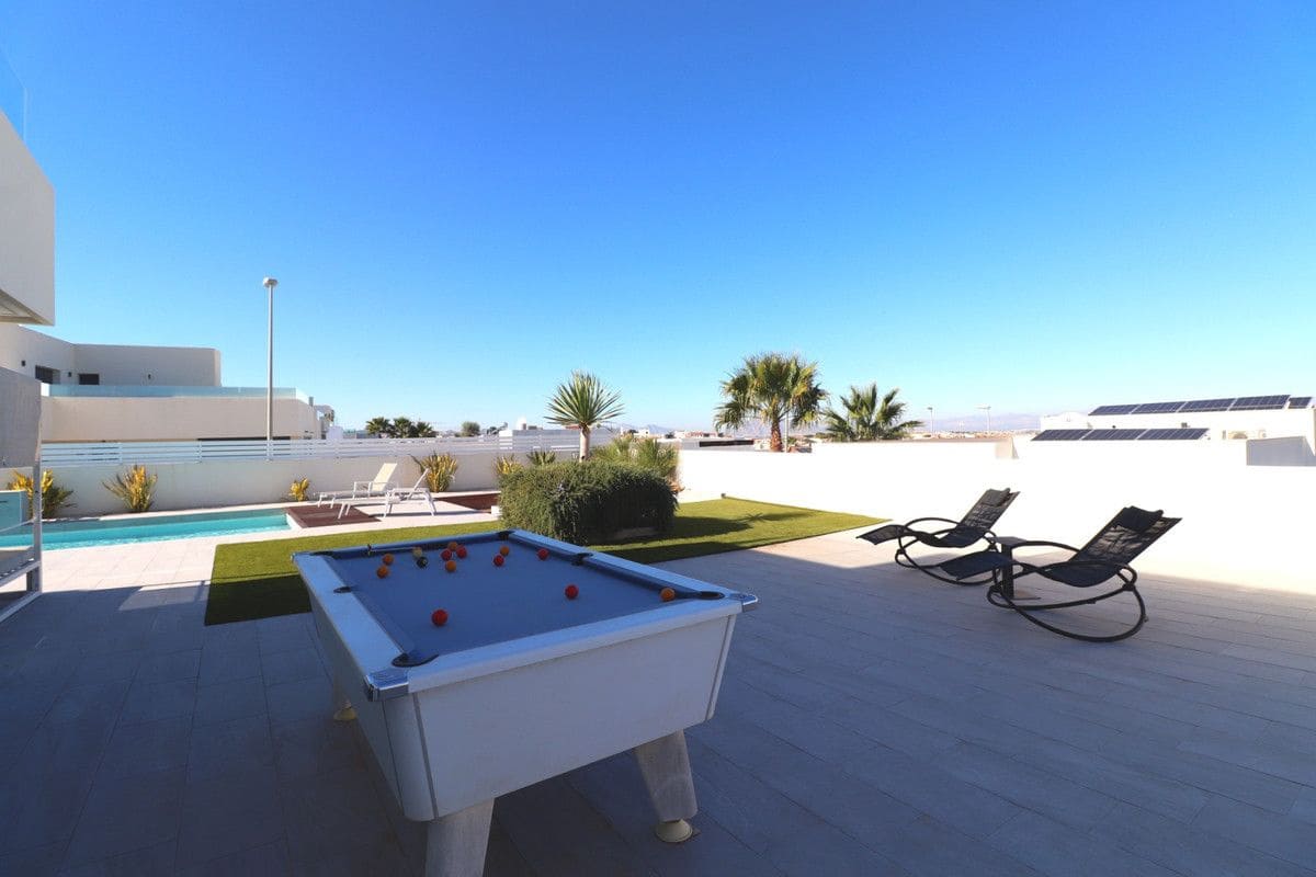3 bedroom Villa for sale in Benijofar with pool - € 695,000 (Ref: 10017870)