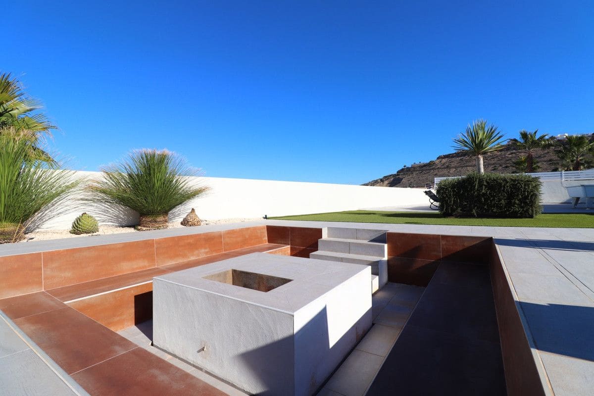 3 bedroom Villa for sale in Benijofar with pool - € 695,000 (Ref: 10017870)