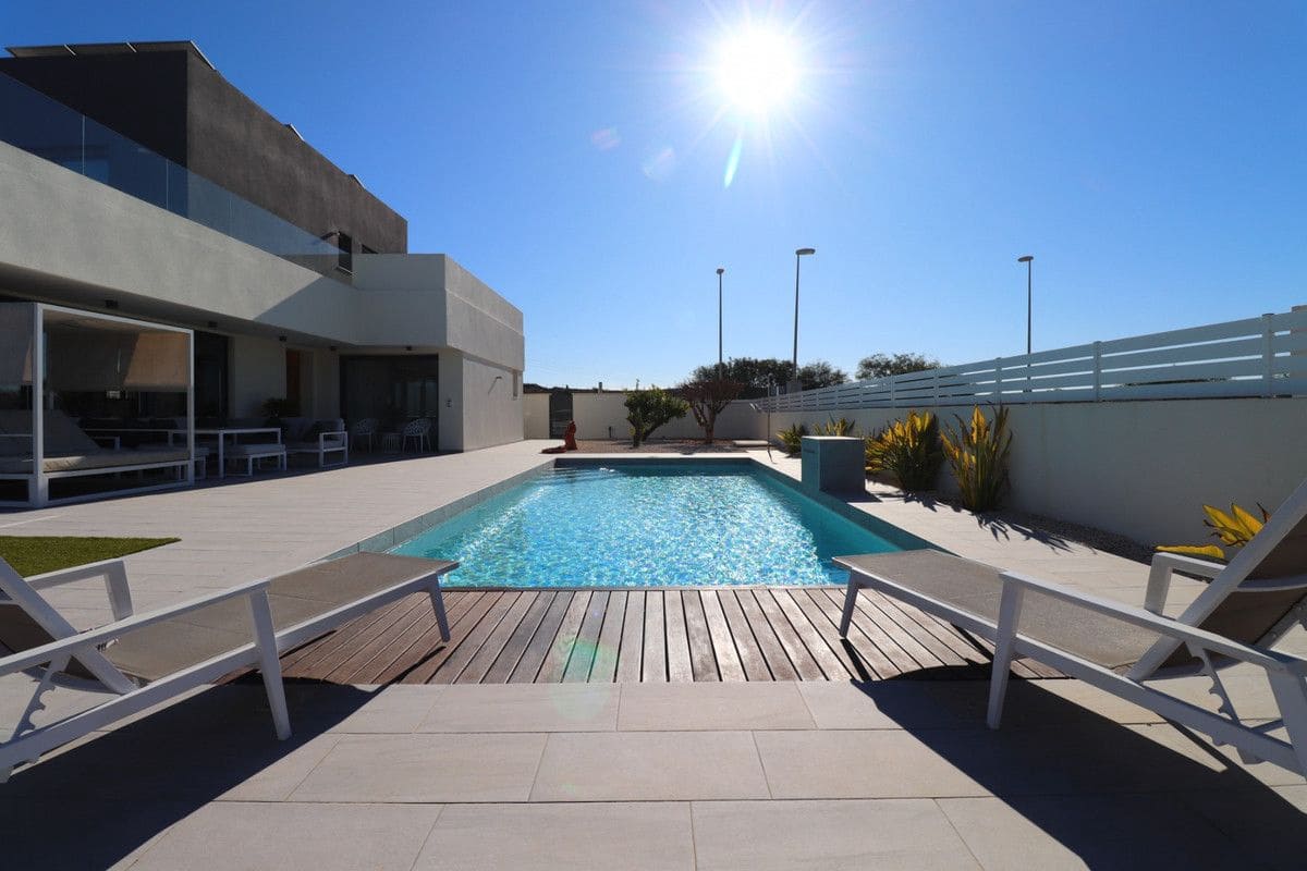 3 bedroom Villa for sale in Benijofar with pool - € 695,000 (Ref: 10017870)