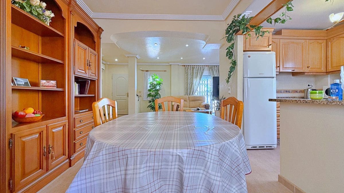 4 slaapkamer Villa te koop in Torrevieja - € 379.000 (Ref: 10017876)