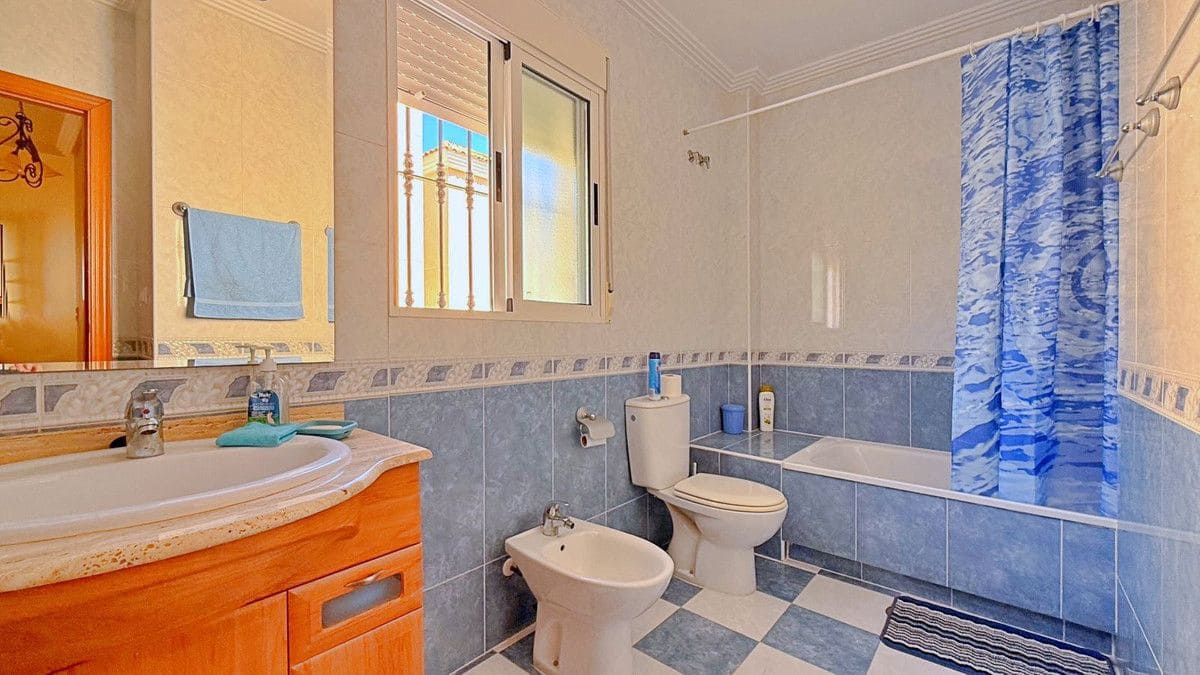 4 slaapkamer Villa te koop in Torrevieja - € 379.000 (Ref: 10017876)