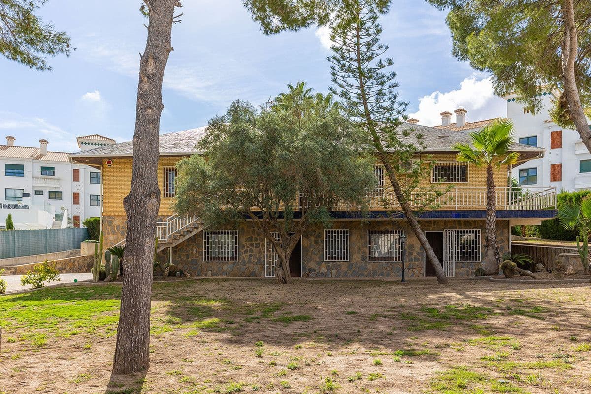 5 chambre Villa/Maison à vendre à Torrevieja - 599 900 € (Ref: 10017882)