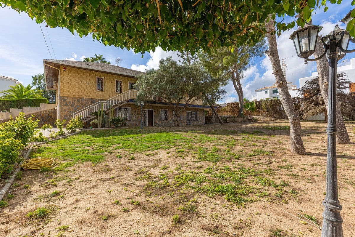 5 chambre Villa/Maison à vendre à Torrevieja - 599 900 € (Ref: 10017882)