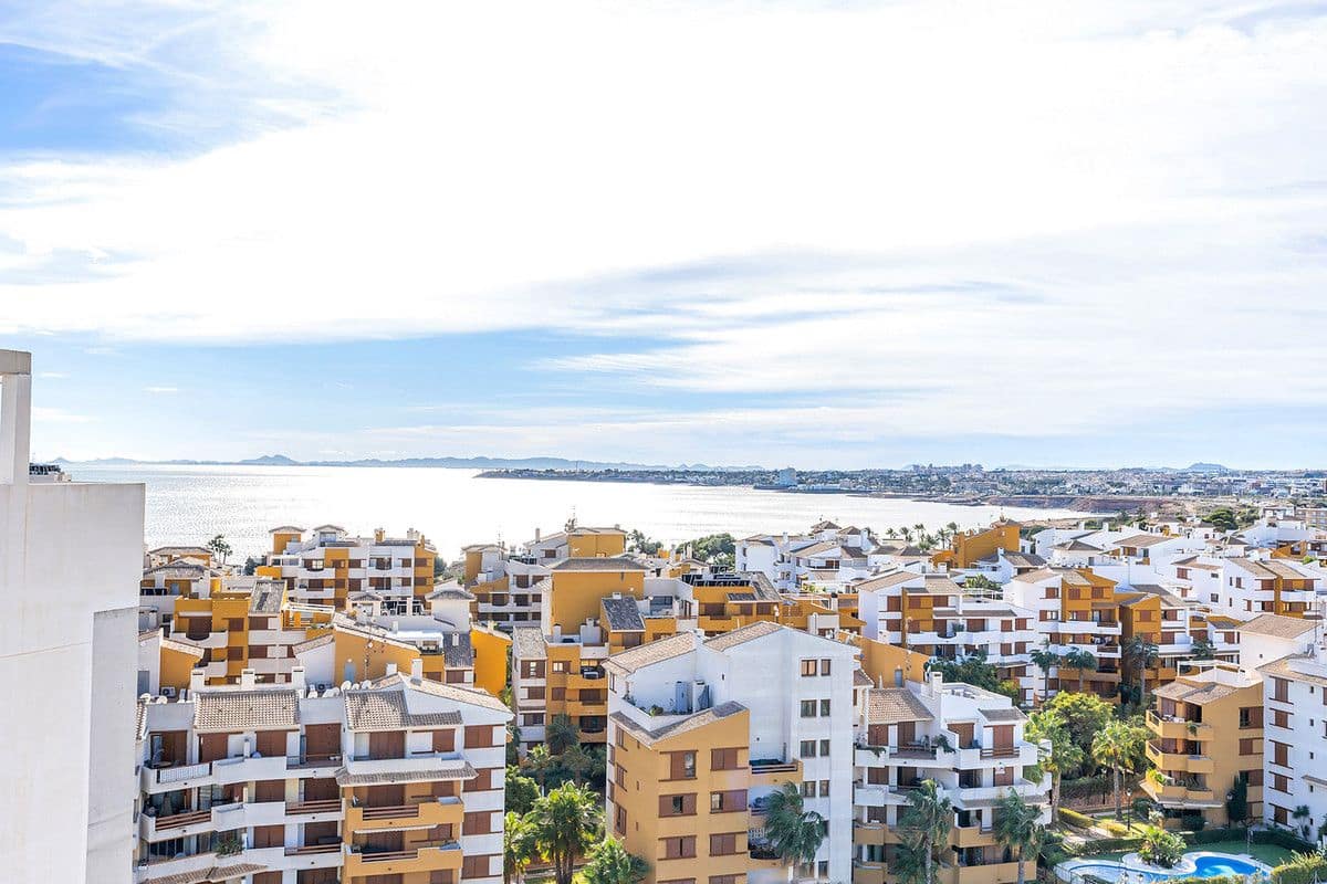 2 slaapkamer Appartement te koop in Orihuela Costa - € 699.000 (Ref: 10017883)