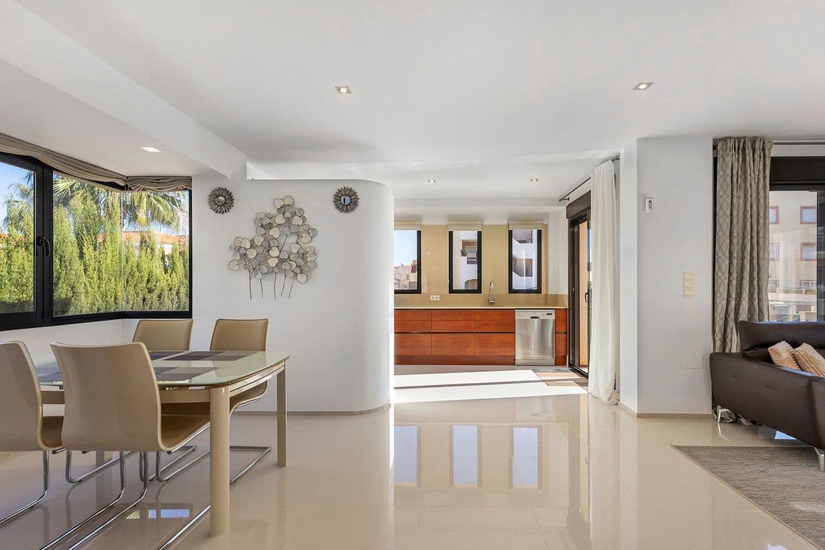 5 bedroom Villa for sale in La Zenia - € 895,000 (Ref: 10017885)