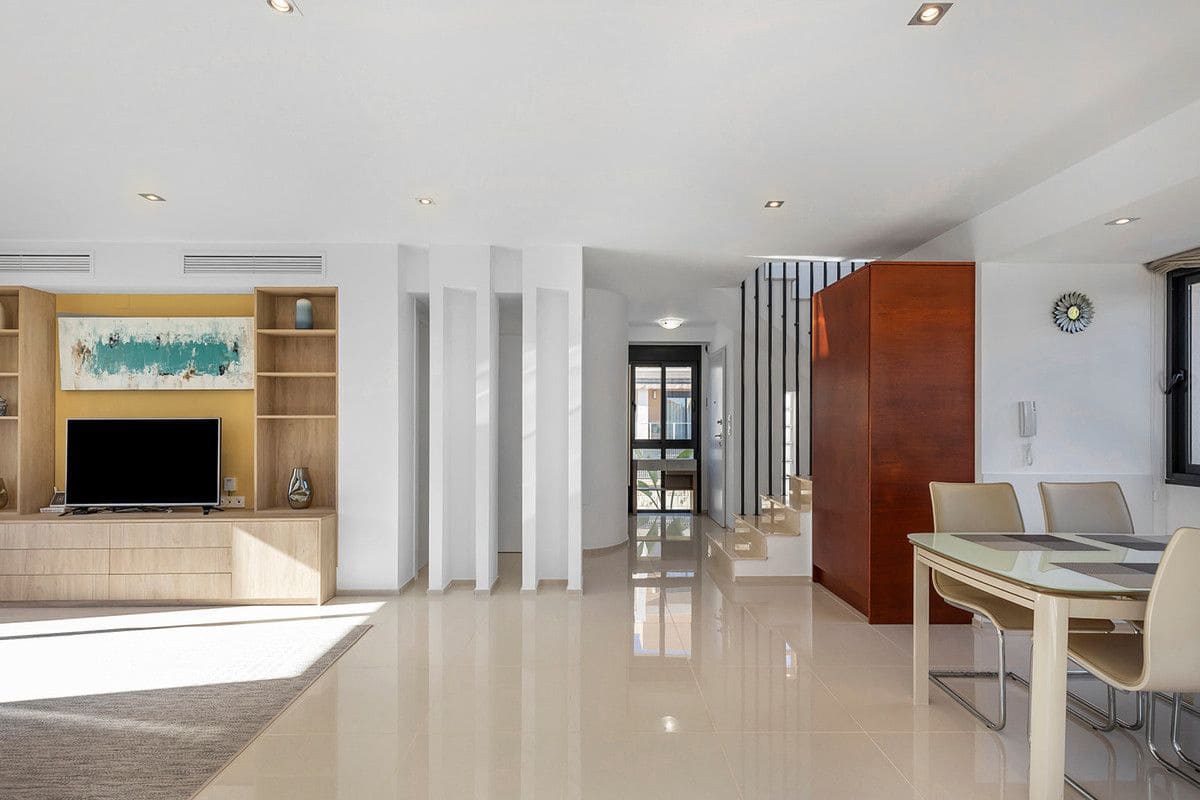 5 bedroom Villa for sale in La Zenia - € 895,000 (Ref: 10017885)