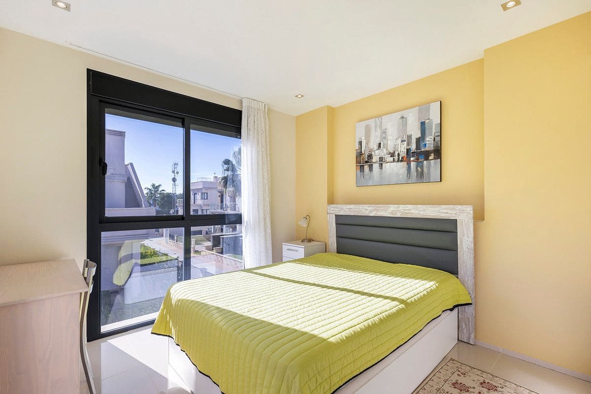 5 bedroom Villa for sale in La Zenia - € 895,000 (Ref: 10017885)