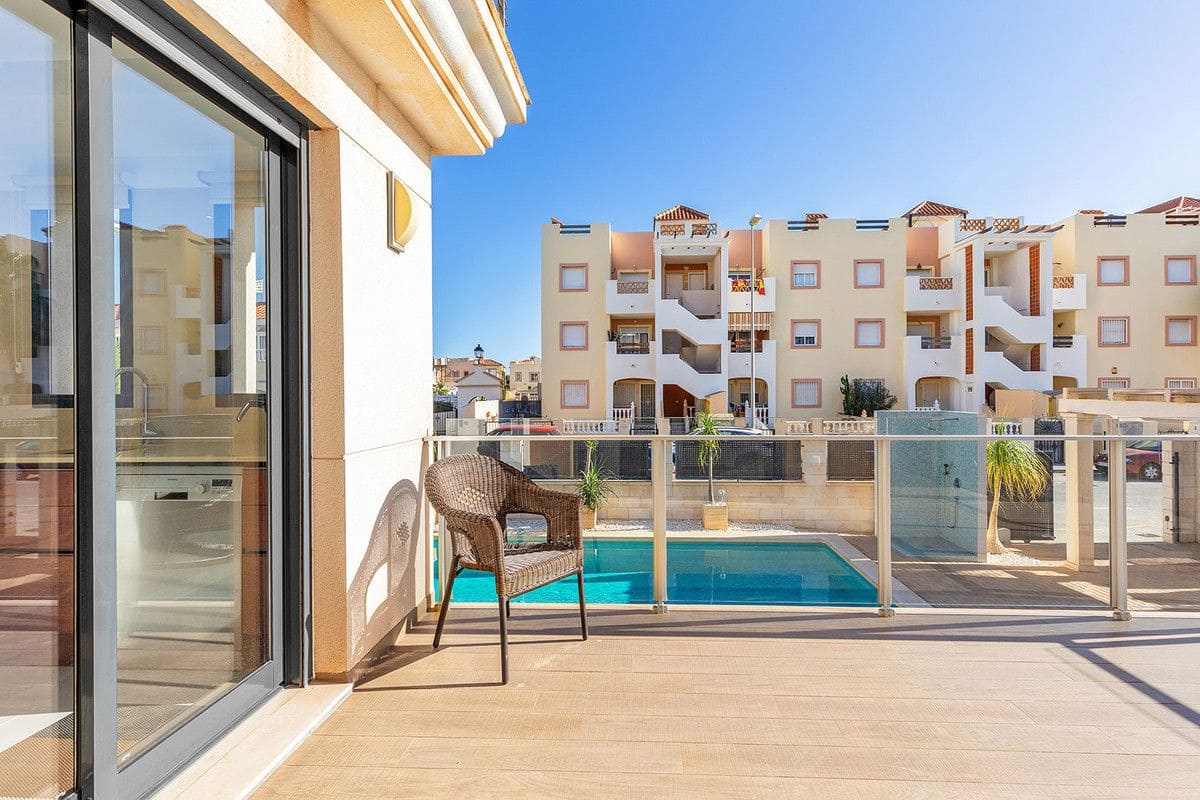 5 bedroom Villa for sale in La Zenia - € 895,000 (Ref: 10017885)