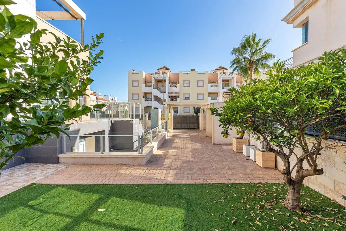 5 bedroom Villa for sale in La Zenia - € 895,000 (Ref: 10017885)