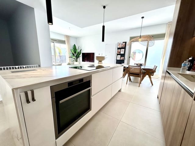 4 bedroom Villa for sale in San Miguel de Salinas - € 605,000 (Ref: 10017891)