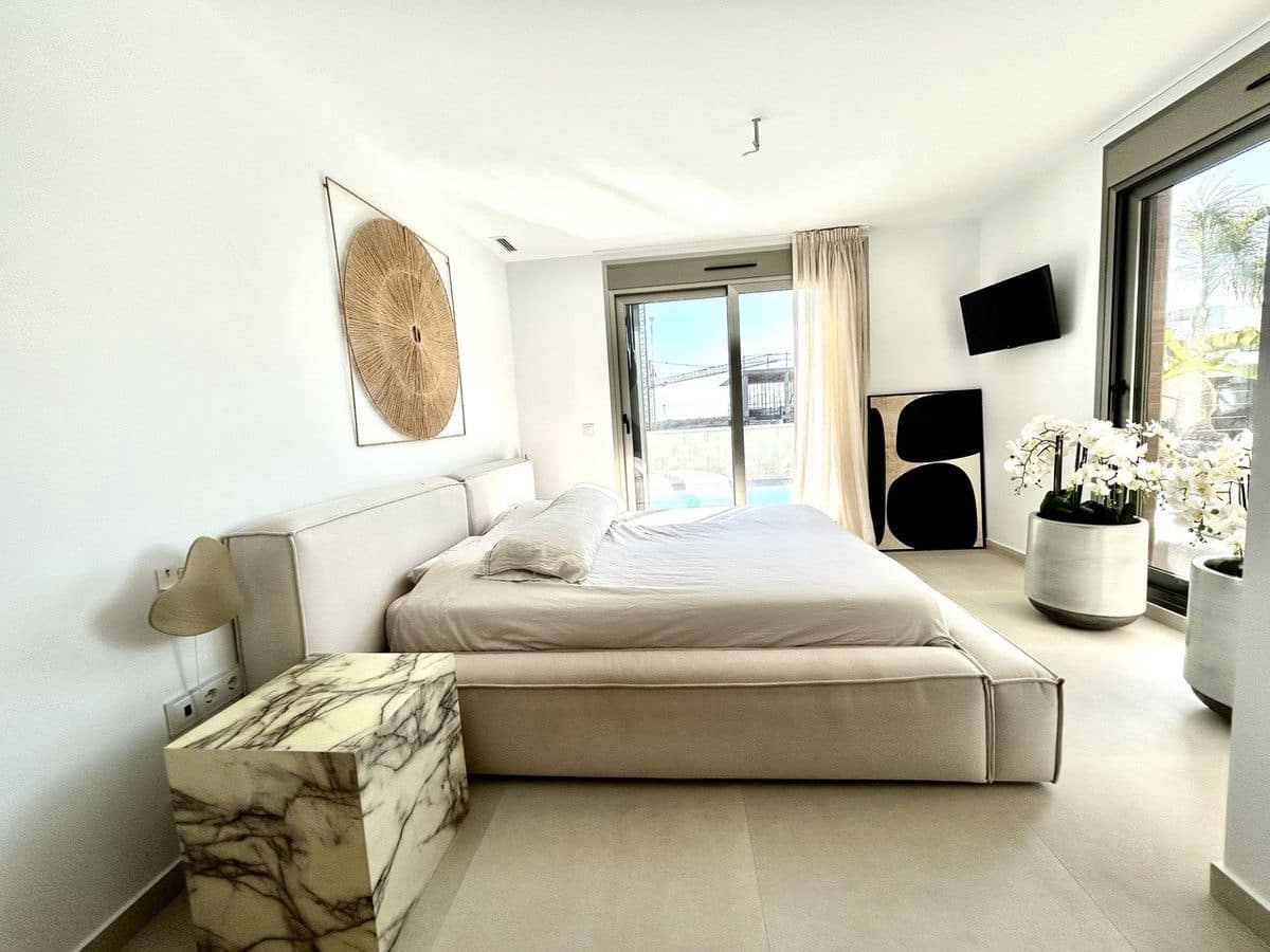 4 bedroom Villa for sale in San Miguel de Salinas - € 605,000 (Ref: 10017891)