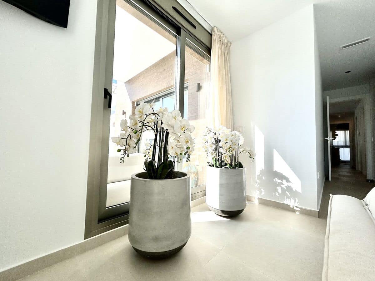 4 bedroom Villa for sale in San Miguel de Salinas - € 605,000 (Ref: 10017891)