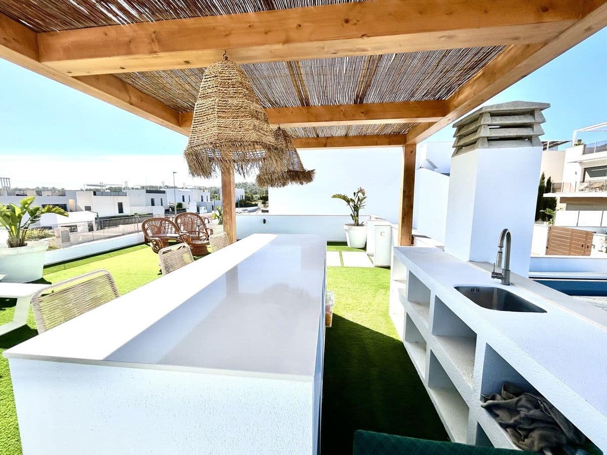 4 bedroom Villa for sale in San Miguel de Salinas - € 605,000 (Ref: 10017891)
