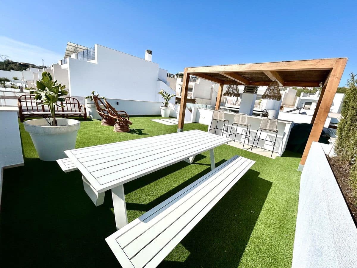 4 bedroom Villa for sale in San Miguel de Salinas - € 605,000 (Ref: 10017891)