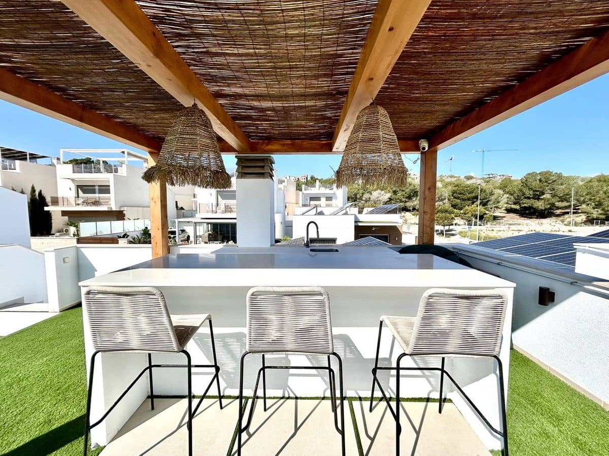 4 bedroom Villa for sale in San Miguel de Salinas - € 605,000 (Ref: 10017891)