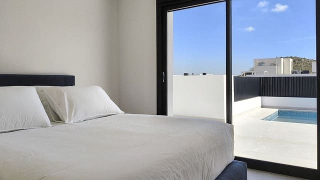 4 bedroom Villa for sale in Doña Pepa, Rojales - € 788,750 (Ref: 10017893)