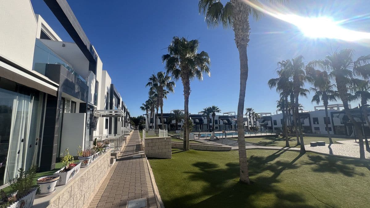 2 bedroom Apartment for sale in La Zenia - € 275,000 (Ref: 10017897)