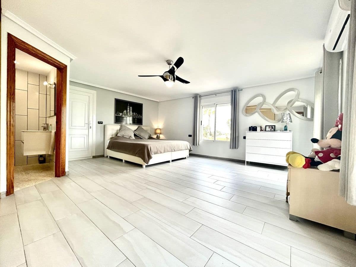 4 makuuhuone Huvila myytävänä paikassa Catral - 549 000 € (Ref: 10017900)