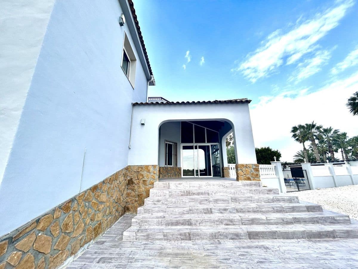 4 makuuhuone Huvila myytävänä paikassa Catral - 549 000 € (Ref: 10017900)