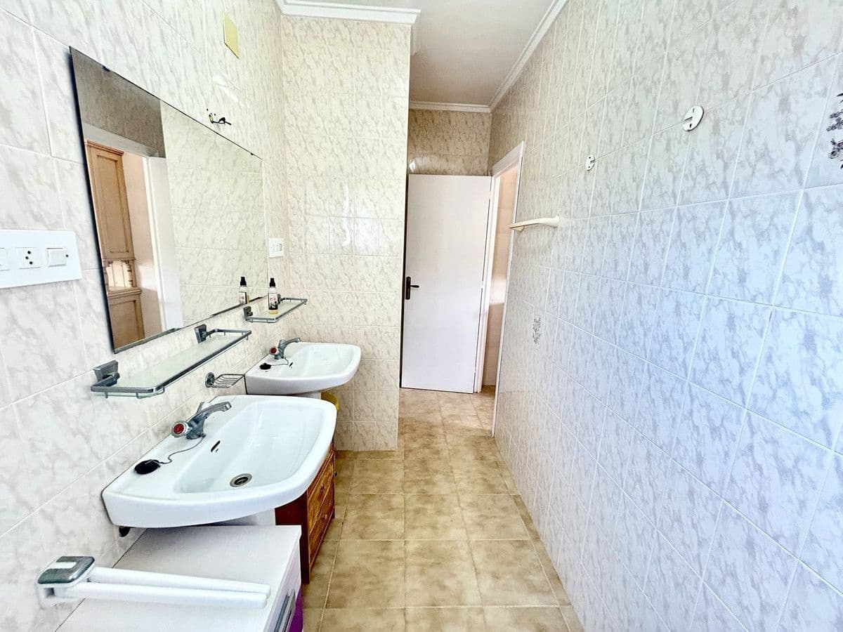 6 bedroom Villa for sale in Los Montesinos - € 785,000 (Ref: 10017903)
