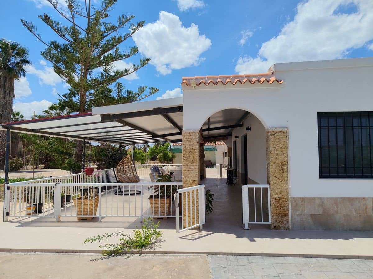 6 bedroom Villa for sale in Los Montesinos - € 785,000 (Ref: 10017903)