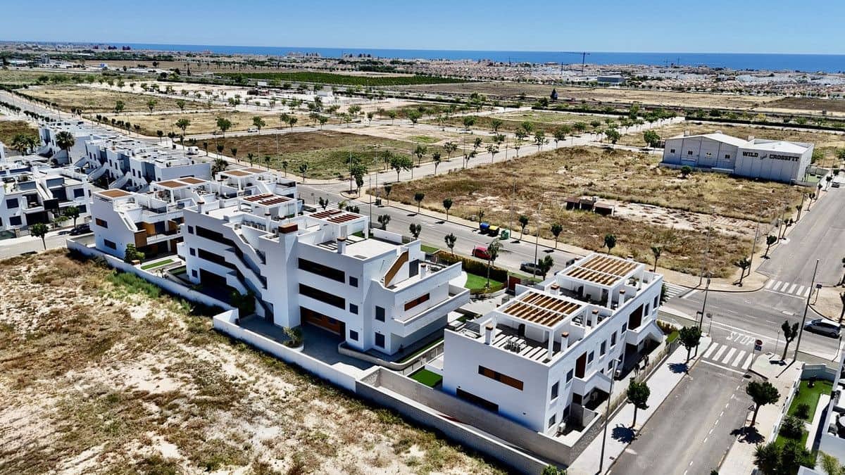 Apartamento de 2 habitaciones en Pilar de la Horadada en venta - 330.000 € (Ref: 10017907)