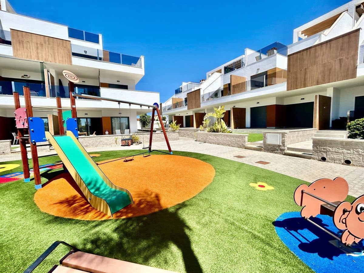 Apartamento de 2 habitaciones en Pilar de la Horadada en venta - 330.000 € (Ref: 10017907)