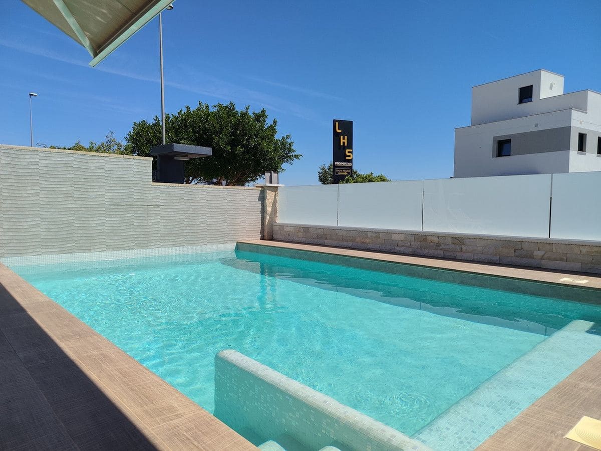 3 bedroom Villa for sale in San Miguel de Salinas - € 399,000 (Ref: 10017909)