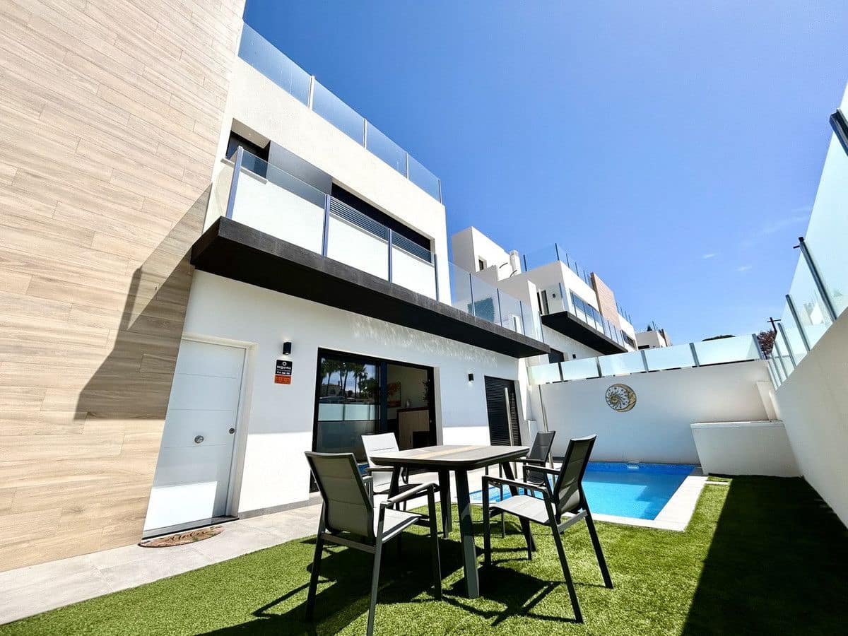 Chalet de 2 habitaciones en Orihuela Costa en venta - 425.000 € (Ref: 10017916)