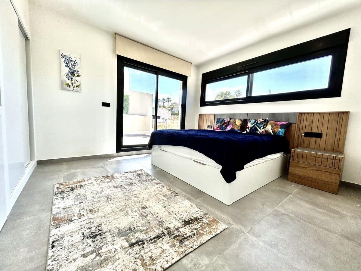 Chalet de 2 habitaciones en Orihuela Costa en venta - 425.000 € (Ref: 10017916)