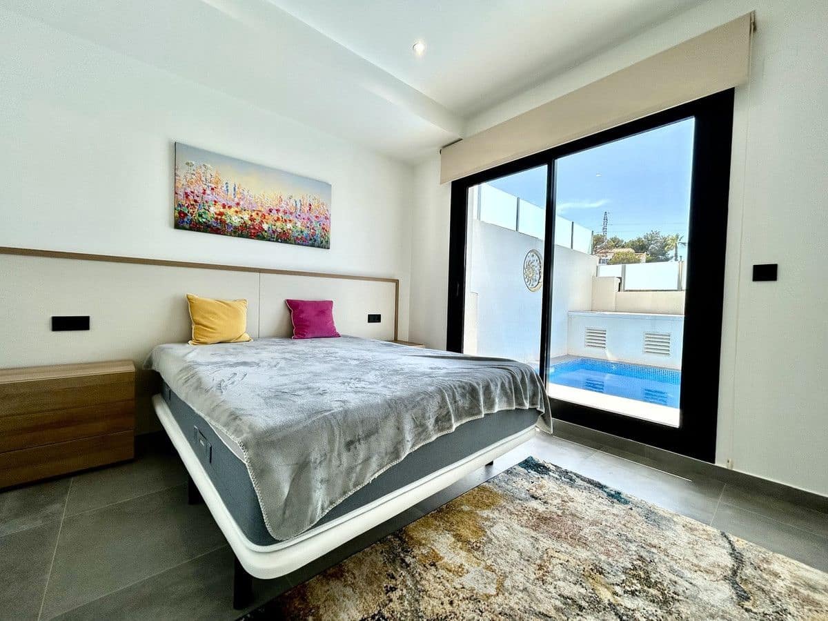 Chalet de 2 habitaciones en Orihuela Costa en venta - 425.000 € (Ref: 10017916)