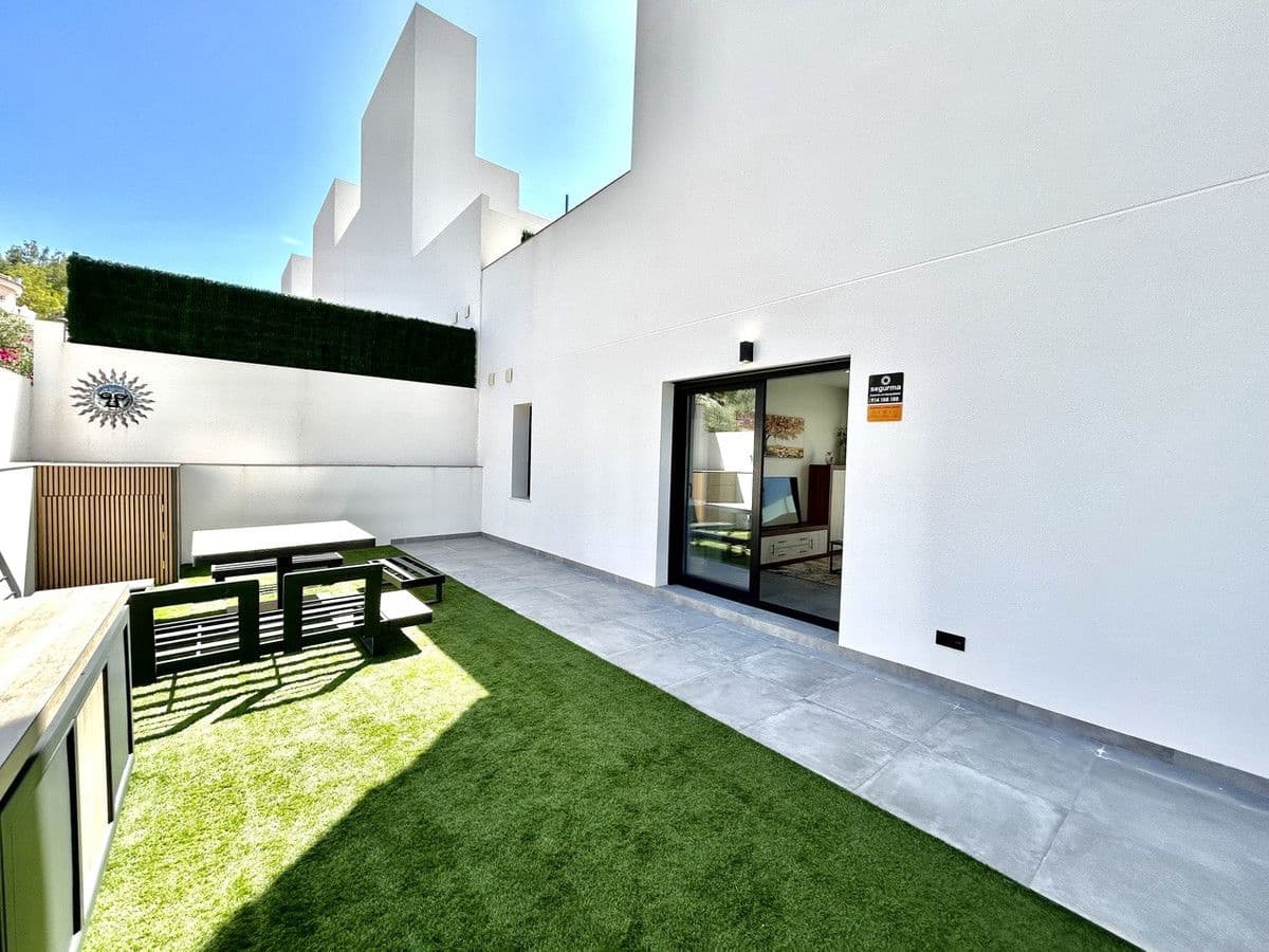 Chalet de 2 habitaciones en Orihuela Costa en venta - 425.000 € (Ref: 10017916)