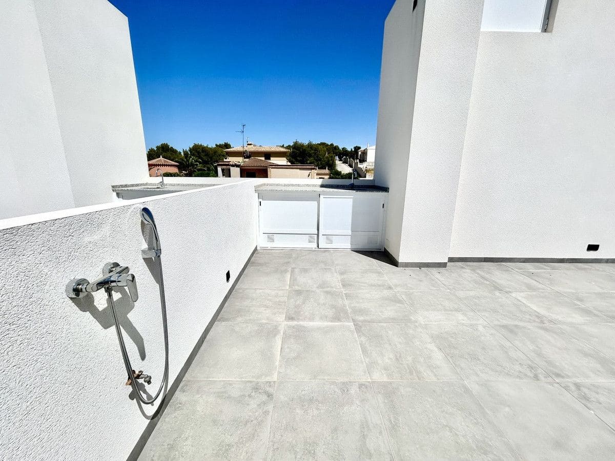 Chalet de 2 habitaciones en Orihuela Costa en venta - 425.000 € (Ref: 10017916)