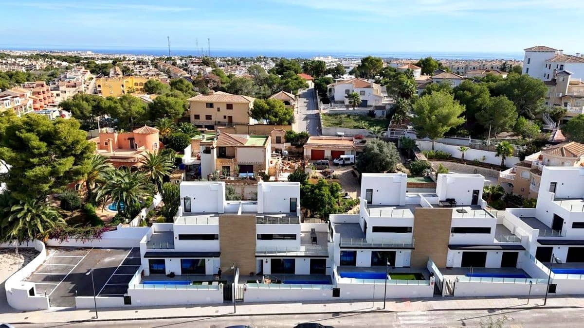 Chalet de 2 habitaciones en Orihuela Costa en venta - 425.000 € (Ref: 10017916)