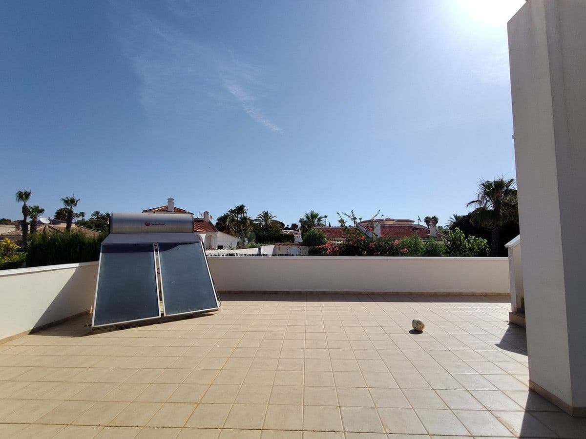 Chalet de 4 habitaciones en Rojales en venta - 549.000 € (Ref: 10017922)